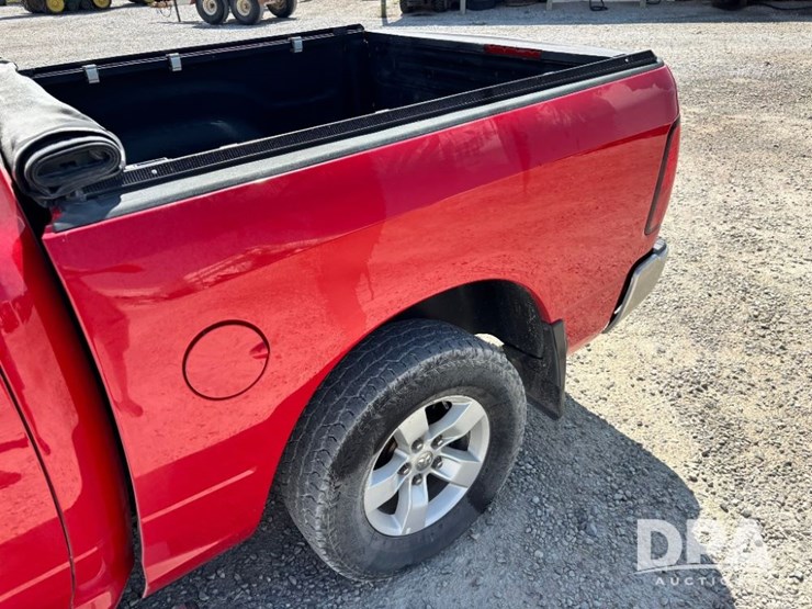 2017-ram-1500-slt-image-24