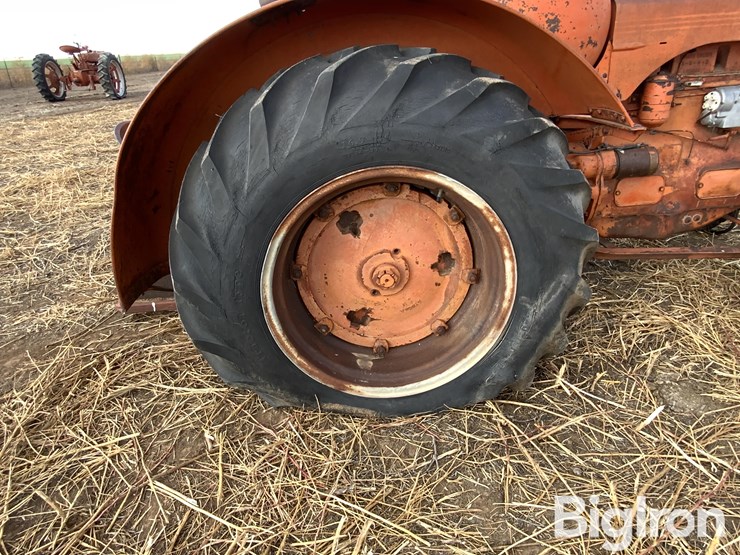 case-la-2wd-tractor-image-17