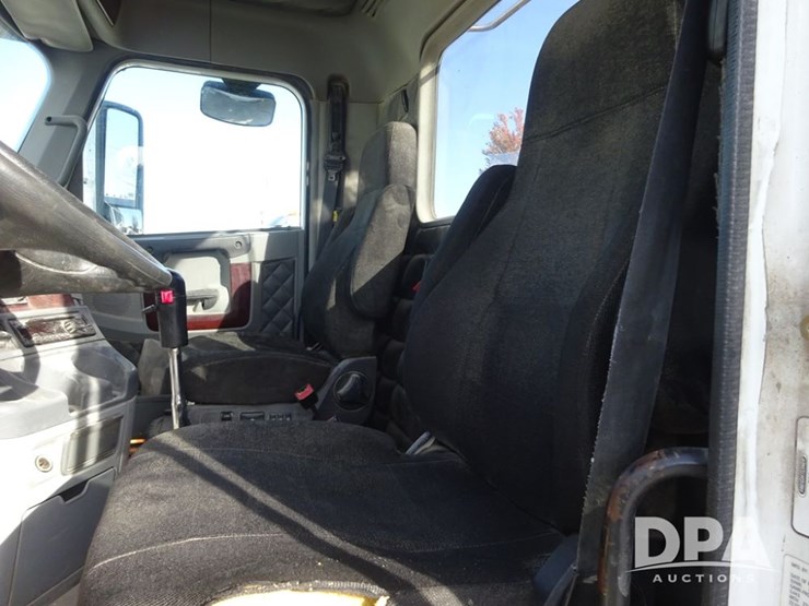 2016-freightliner-coronado-day-cab-glider-truck-(pz13983,-unit-716)-image-92