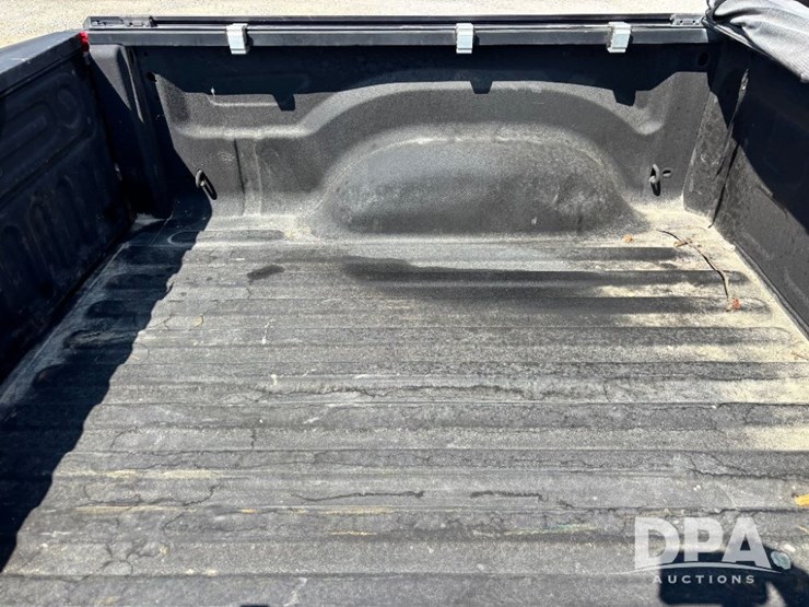 2017-ram-1500-slt-image-31