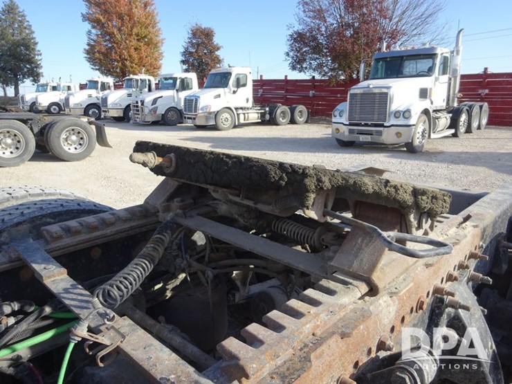 2016-freightliner-coronado-day-cab-glider-truck-(pz13983,-unit-716)-image-68