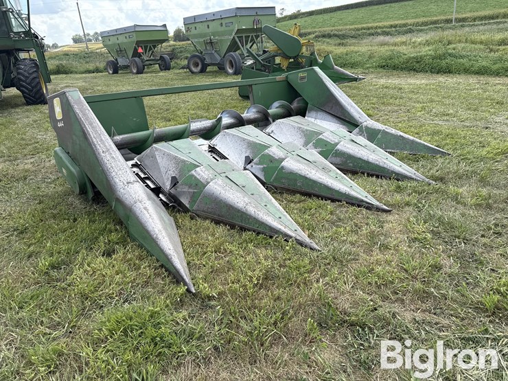 john-deere-444-image-3