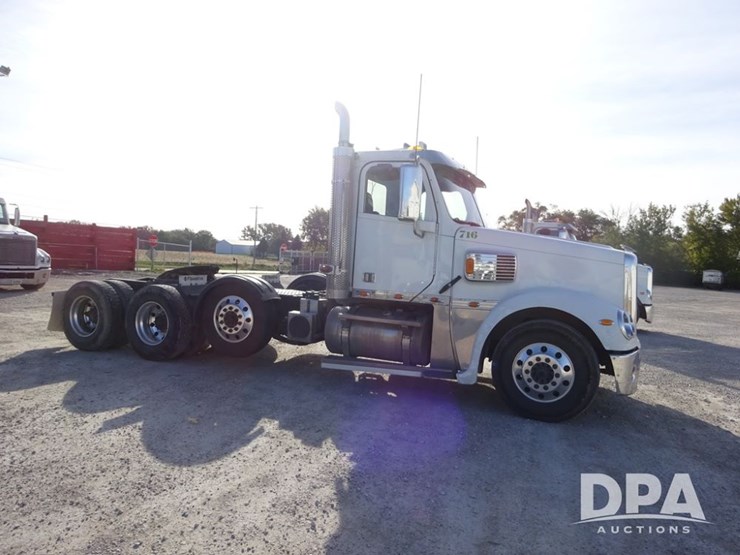 2016-freightliner-coronado-day-cab-glider-truck-(pz13983,-unit-716)-image-13