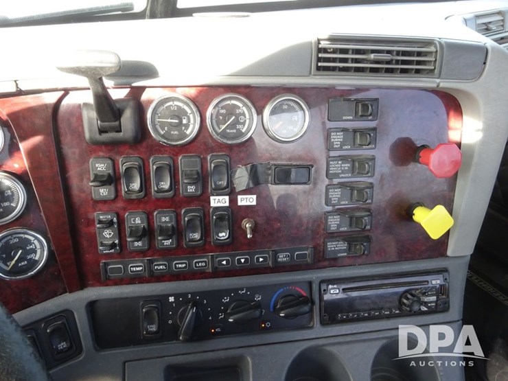 2018-freightliner-coronado-day-cab-glider-truck-(pz13985,-unit-775)-image-100