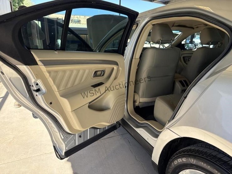 2016-ford-taurus-se-sdn-image-24