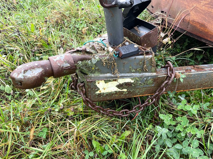 #8040-•-1998-corn-pro-tandem-axle-horse-trailer-(no-title)-image-10