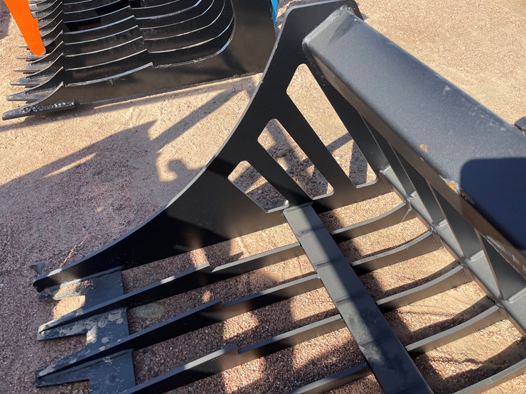 #4111-•-72"-rock-bucket-attachment-image-5