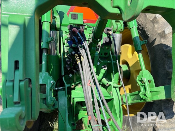 2010-john-deere-8320r-image-10