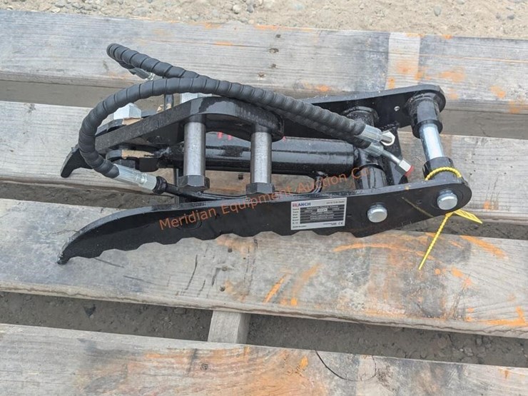 ir-mini-excavator-hydraulic-thumb-image-8