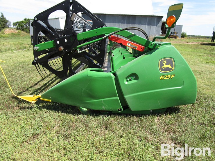 2018-john-deere-625f-image-8