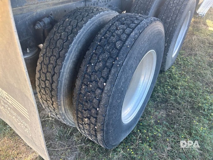 2006-freightliner-century-dry-truck-(cp1180-unit-16052)-image-19