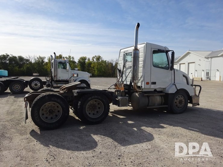 2007-volvo-vnl-day-cab-truck-(pz13987,-unit-110)-image-21