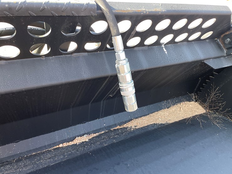 #4078-•-72"-4-in-1-bucket-attachment-image-15