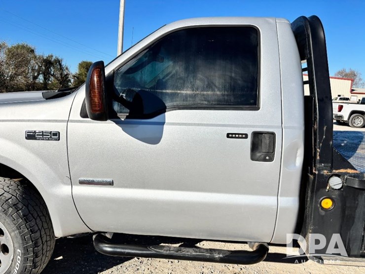 2006-ford-f350-xlt-image-24