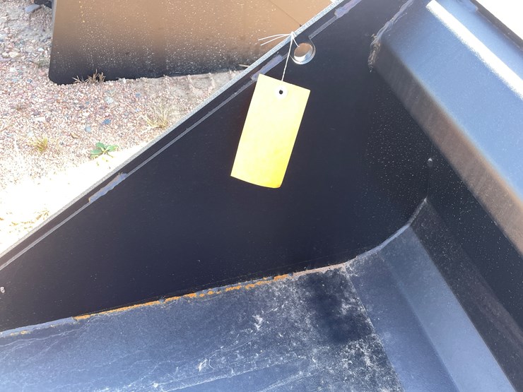 #4106-•-72"-bucket-attachment-image-8