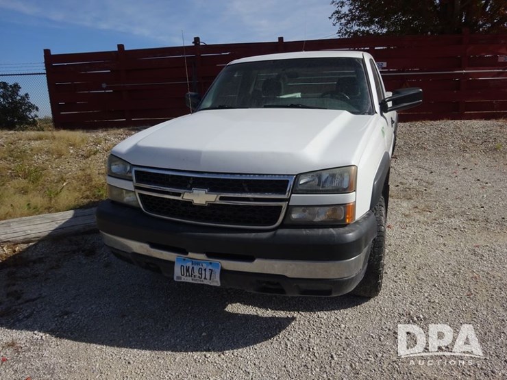 2006-chevrolet-2500hd-image-3