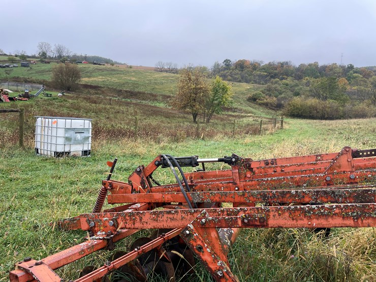 #8112-•-disc-image-12