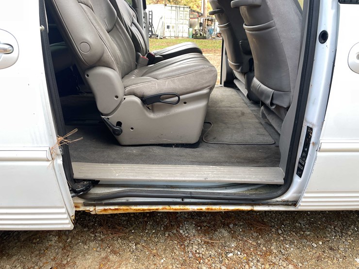 1999-chrysler-town-&-country-image-80