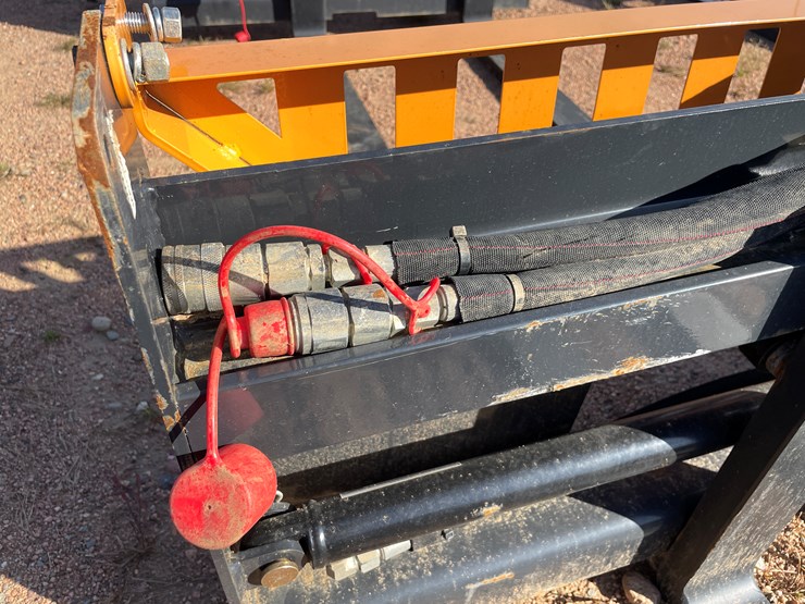 #4089-•-wolverine-pallet-fork-hydraulic-adjustable-attachment-image-9