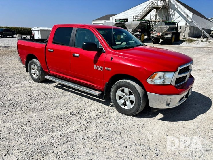 2017-ram-1500-slt-image-2