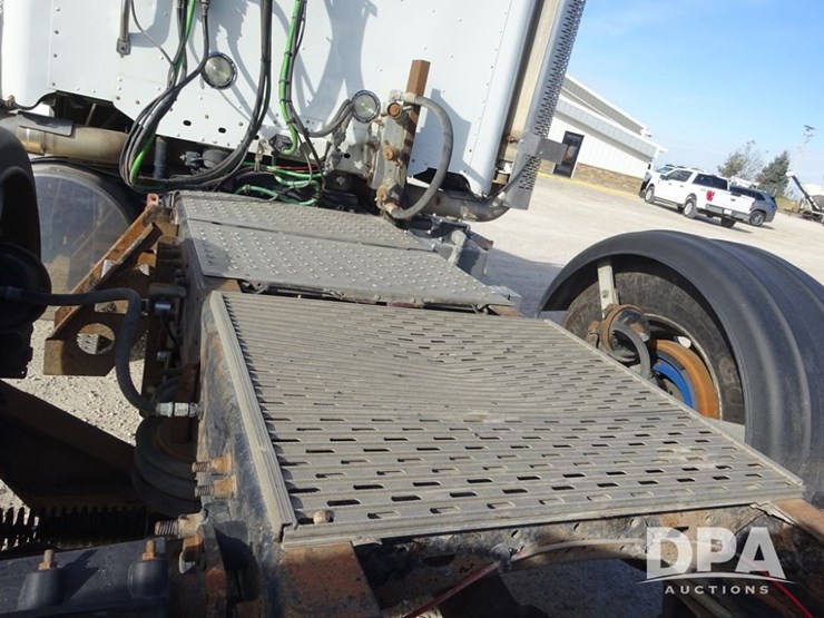 2018-freightliner-coronado-day-cab-glider-truck-(pz13985,-unit-775)-image-71