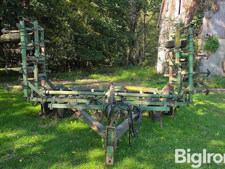 john-deere-1010-image-2