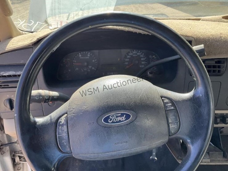 2005-ford-f550-image-21