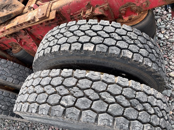 #1001-•-2004-kenworth-semi-tractor-(has-mi-title)-image-55