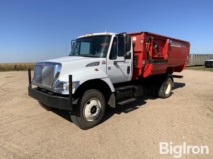 2005-international-7300-image-1