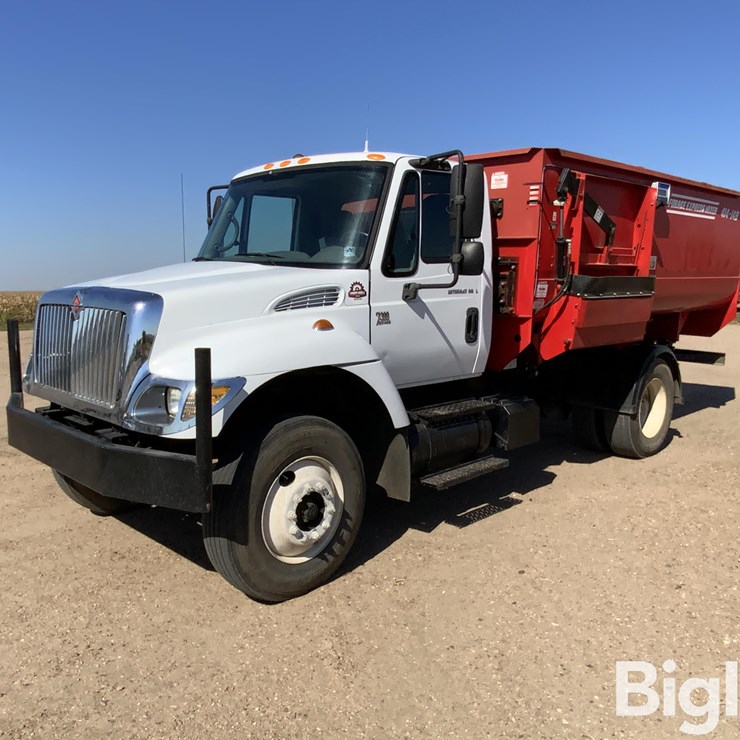 2005 INTERNATIONAL 7300