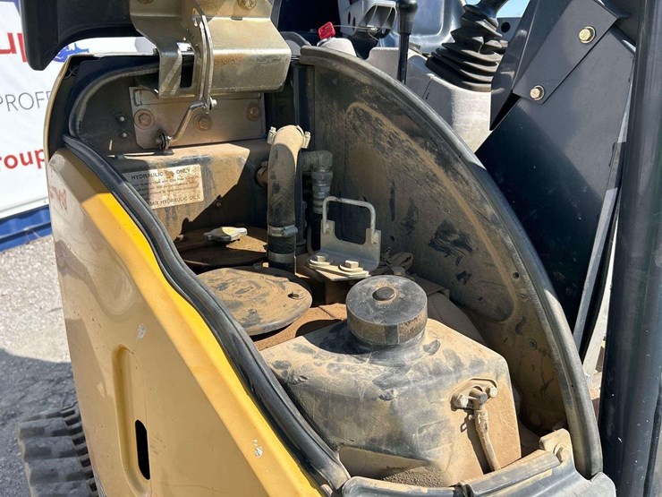 2016-deere-35g-image-8