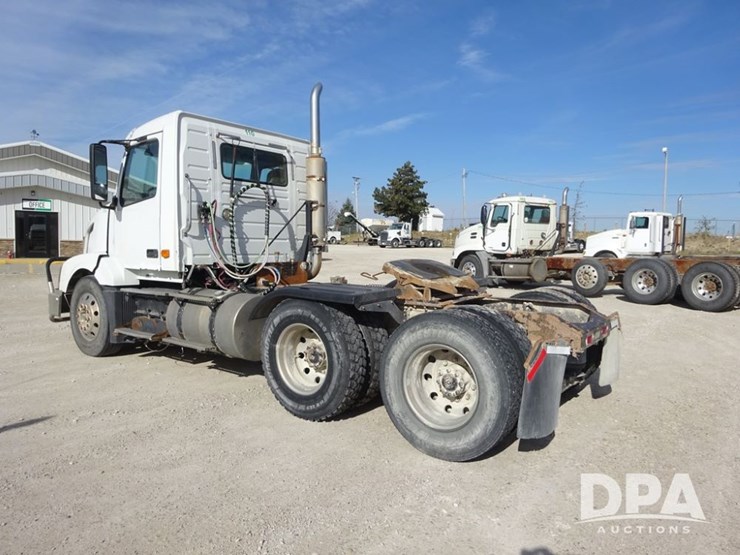 2007-volvo-vnl-day-cab-truck-(pz13987,-unit-110)-image-34