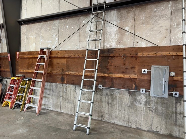 12'-telescopic-aluminum-ladder-image-1