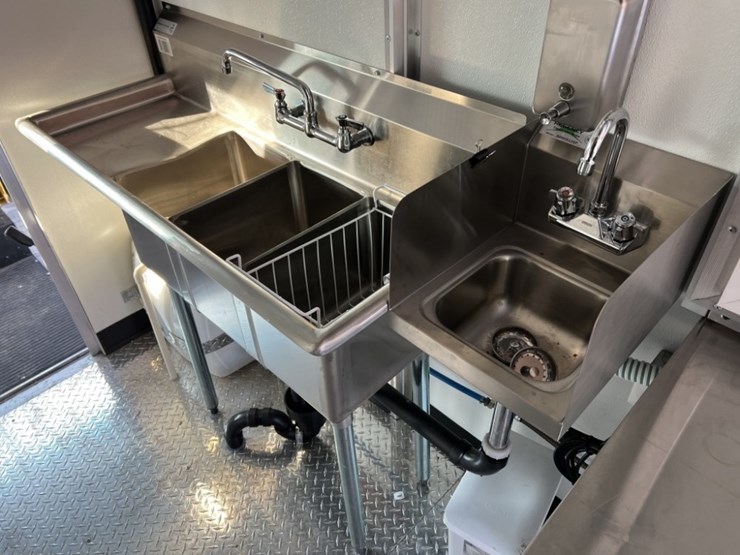 2006-freightliner-mt45-image-44