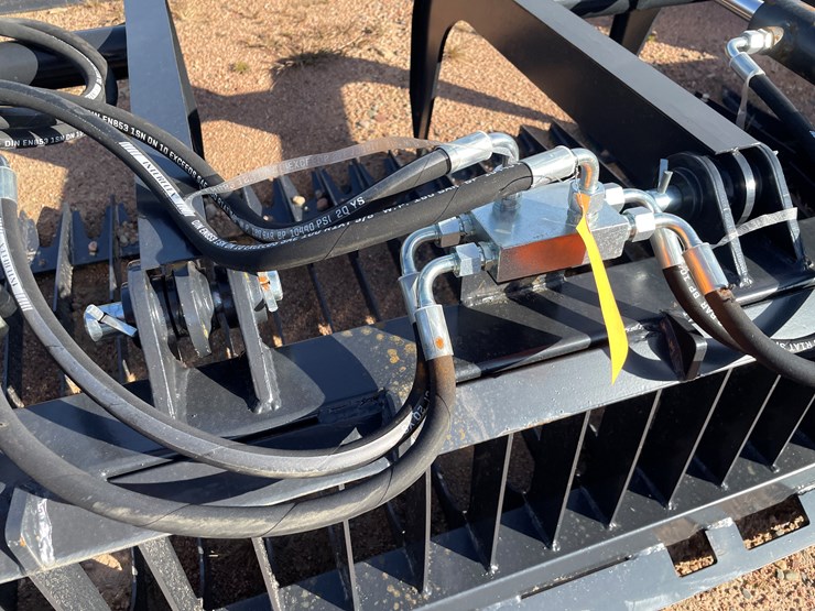 #4084-•-84"-skeletal-rock-grapple-bucket-attachment-image-9