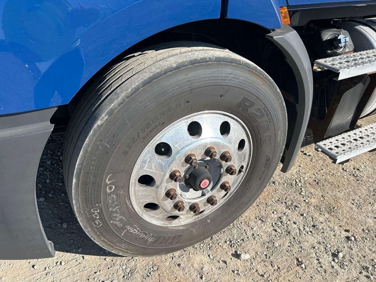 2021-freightliner-cascadia-116-image-25