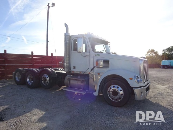 2016-freightliner-coronado-day-cab-glider-truck-(pz13982,-unit-720)-image-12