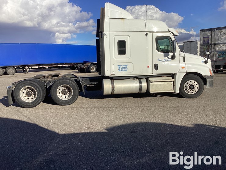 2013-freightliner-cascadia-125-image-4