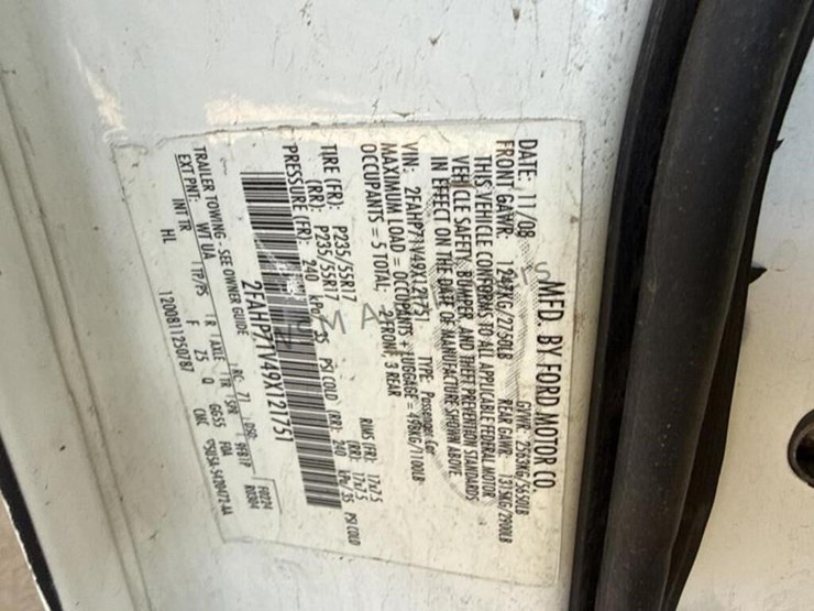 2009-ford-crown-victoria-sdn-image-15