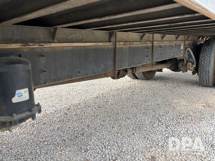 2000-freightliner-fl70-image-26