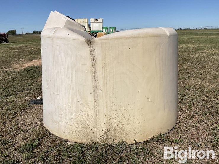 1600-gallon-liquid-fertilizer-poly-tank-image-8