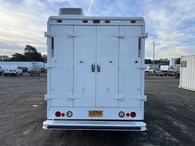 2006-freightliner-mt45-image-5