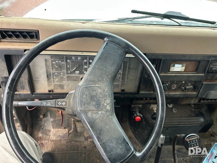 1993-international-4700-image-42