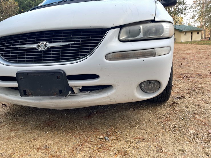 1999-chrysler-town-&-country-image-19