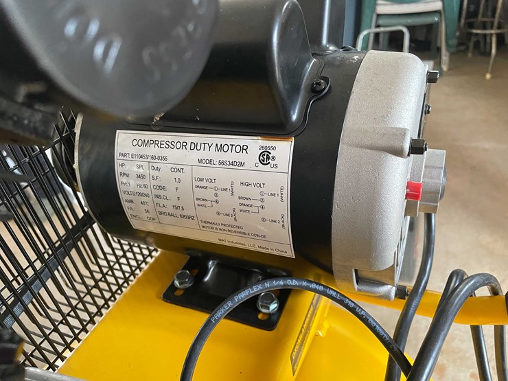 #6606-•-dewalt-air-compressor-image-14