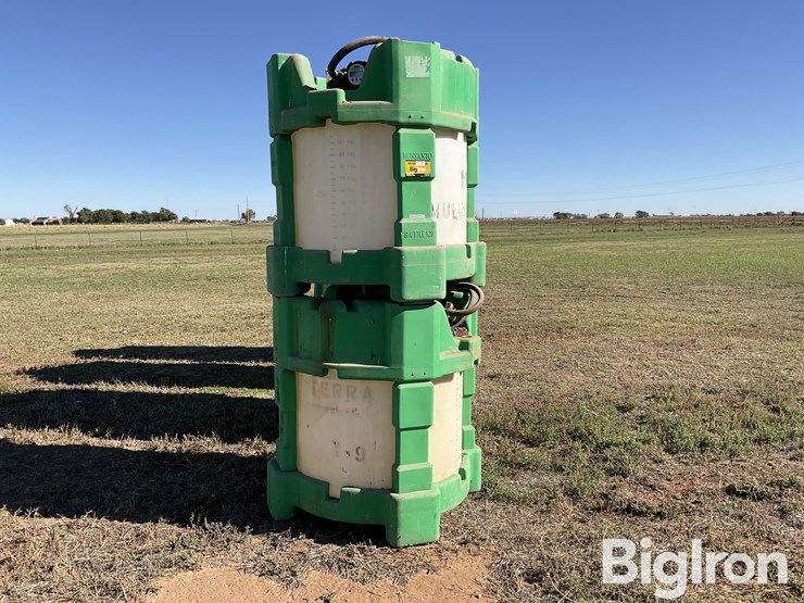 monsanto-120-gallon-liquid-fertilizer-poly-shuttles-image-2