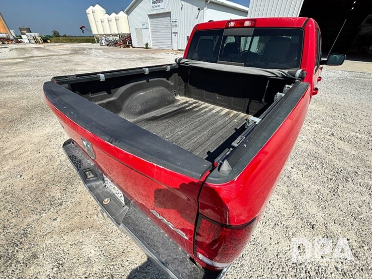 2017-ram-1500-slt-image-37