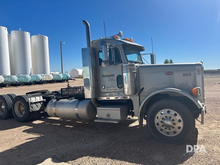 2004-peterbilt-379-image-8