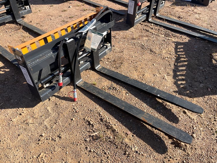 #4092-•-wolverine-pallet-fork-hydraulic-adjustable-attachment-image-1