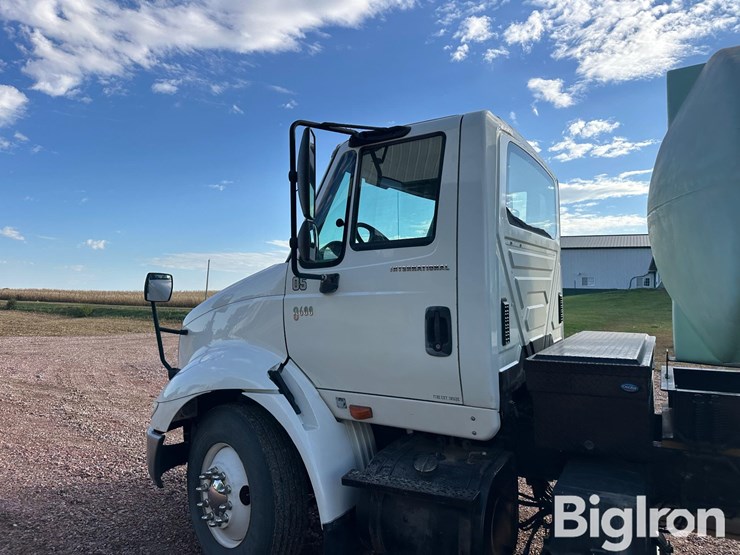 2005-international-8600-image-16